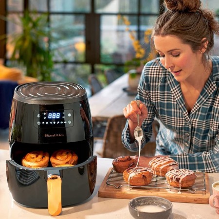 https://lupascu-electrocasnice.ro/5573-home_default/friteuza-cu-aer-cald-russell-hobbs-satisfry-large-26510-56-1650-w-5-l-7-programe-timer-touchscreen-negru.jpg